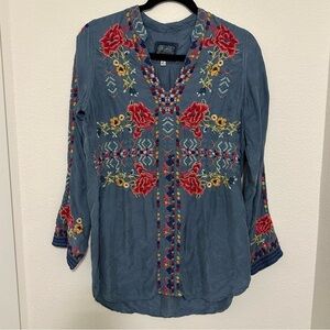 Johnny Was Indigo Blue Embroidered Tunic Blouse Size XS Women’s V Neck